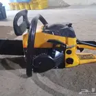 أعمل في تقطيع الأخشاب وتوفير الحطب للمحتاجين. جودة في العمل