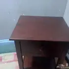 طاوله جانبيه 2 للبيع و2مرايه