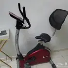 عجله رياضيه مستعمله نظيفه لكن شاشه خربانه