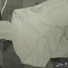 يوجد عندي بلوفر ابيض جديد من نون مقاس XL ويوجد كنادر رسيمه