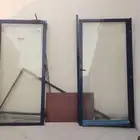 بابين زجاج ألمنيوم لون أزرق كحلي مستعملة مع الحلق