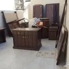 للبيع غرفة نوم من غير سرير ومرتبة.