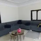 الاغراض الموجوده كنب حرف L ثلاجه كبيره فريزر صغير ومسند ارضي