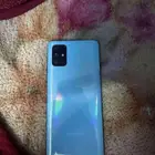 جلكسي a71 نضيف معه شاحنه وسماعة