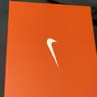 حذاء رياضي جديد