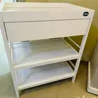 طاولة تبديل للاطفال