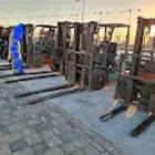 رافعه شوكية سكين فوركليفت للايجار في جده