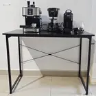 طاولة مع 3 آلات كافي