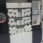 فرصة ذهبيه ( محل كامل للعطورات للبيع مع الديكور )