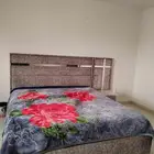 سرير كبير جدا استخدام نضيف مع كومدينه الدرج يختاج تعديل فقط