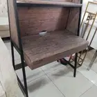 طاولة او طاوله مكتب بدروج وطاوله ضيافه كبيره معا 2 صغار
