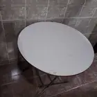 طاولة طعام خاليه من العيوب