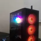 PC للبيع مع شاشات