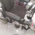 للبيع كرسي متحرك كهربائي يحتاج شاحن