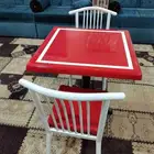 طاولة طعام مقاس 80 في 80 شبه جديده استخدام بسيط جدا