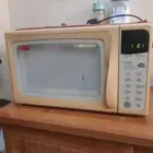 للبيع اسطوانة غاز وميكرويف وكلمات ميه