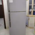 ثلاجة. مكيف طاوله طعام سرير كبير