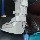 للبيع جبيرة كسر للارجل شبه جديد مقاس L. مقاس حتى 44.38