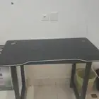 طاولة قيمنق و ساعه و كيبورد و ماوس على سوم