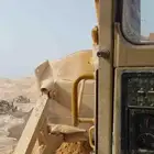 سواق بلدور قديم يبحث عن عمل