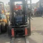 رافعات شوكيه للايجار جميع انواعها واحجامها