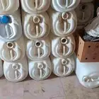 كراتين موز وتنك زيت وطحينة وجوالين