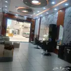 صالون حلاقة للتقبيل بكامل معداته والسبب النقل إلي منطقة أخري