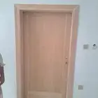 ابواب داخليه و خارجيه خشب سويدي و مقنو ديكورات و دواليب