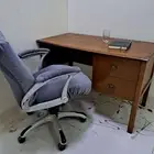 طاوله وكرسي وكيسين رز ومرايه للبيع