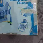 المنتج في الصورة هو سرير مهد أطفال متنقل (Baby Cradle).
