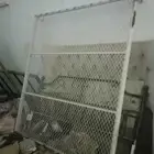 سريرين الكبير نفرين على 300 و الصغير نفر ونص على 150