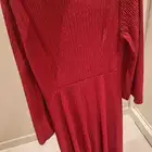 فستان احمر يتمدد XL وجديد