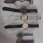 ساعات مختلفة للبيع