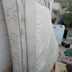 2 كنبه سرير نضيفه على 100