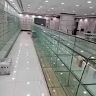ديكور من الرفوف الزجاجيه مساحة 200متر تقريبا  5طاولات وسط مق