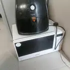 مكرويف سامسونق كامل ونظيف بس مايشتغل وقلايه هواءبه توسع