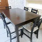 طاولة طعام نظيفة