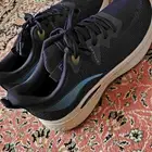 حذاء رياضي جديد للبيع