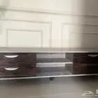 طاولة تلفزيون للبيع