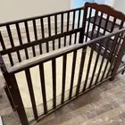 سرير اطفال شبه جديد