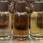 عطور للبيع.