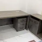 مكتب متكامل فخم مع الادراج وكرسي متحرك