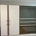 للبيع دولاب سحب ملابس مع درج سحبات وتسريحه