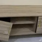 طاولة تلفزيون الباب يحتاج تصليح