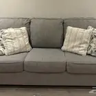 اثاث نظيف للبيع كنب وطاولتين