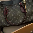 شنطه لويس فيتون اصليه بملحقاتها بالتغليف والكرتون