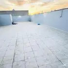 شقه للبيع دور ثاني مدخل مستقل 5 غرف وصاله وسطح كامل