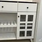 طراحه سرير طبيه و تسريحة مع درجين ورفين لون ابيض