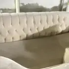 كنب اللون بيج خمس قطع من الكنب مع خدادات يوجد ملاحضات بسيطه