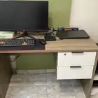 مكتب خشبي